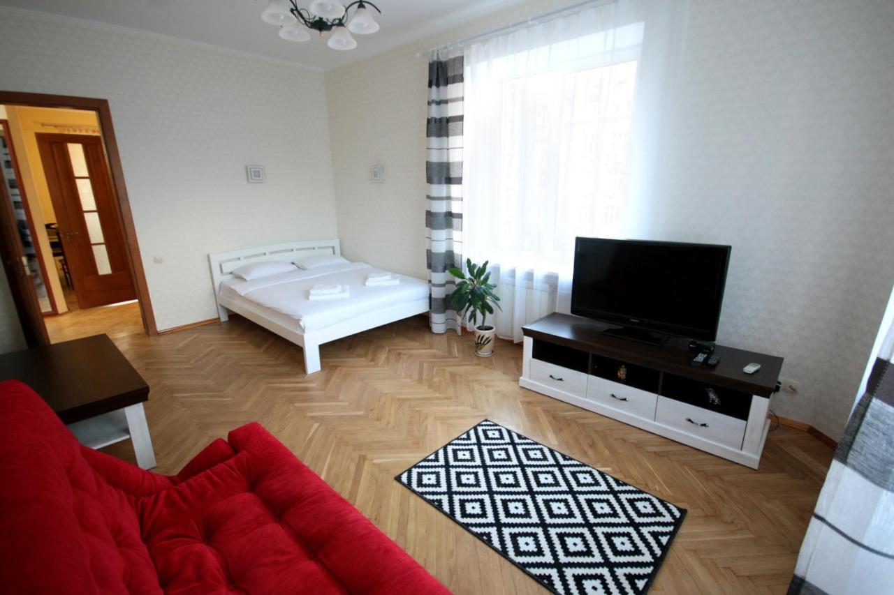 Inn Home Apartments In Kiev Center Bagian luar foto