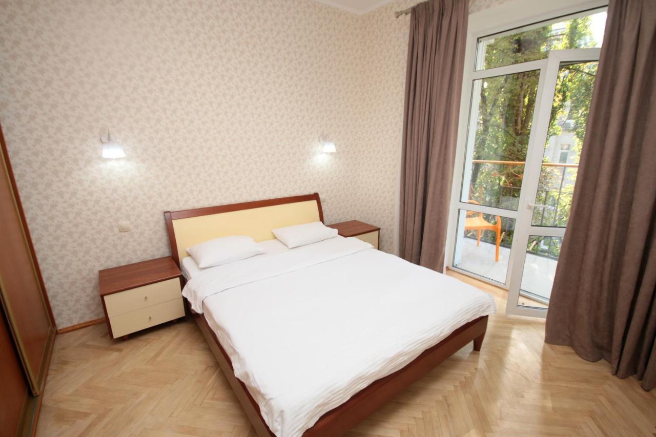 Inn Home Apartments In Kiev Center Bagian luar foto