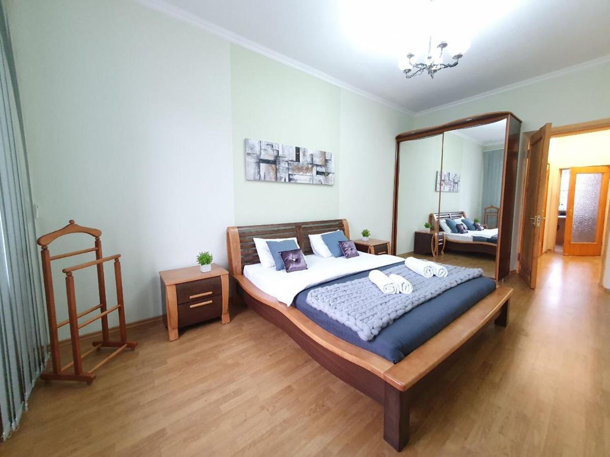 Inn Home Apartments In Kiev Center Bagian luar foto