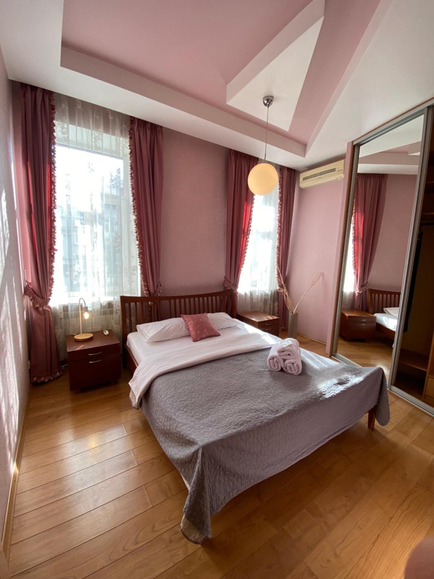 Inn Home Apartments In Kiev Center Bagian luar foto