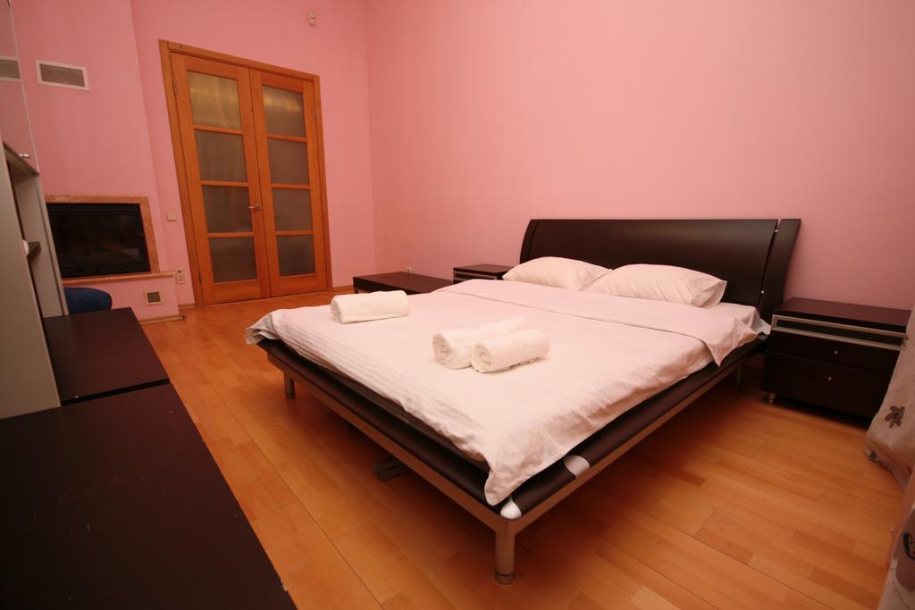 Inn Home Apartments In Kiev Center Bagian luar foto