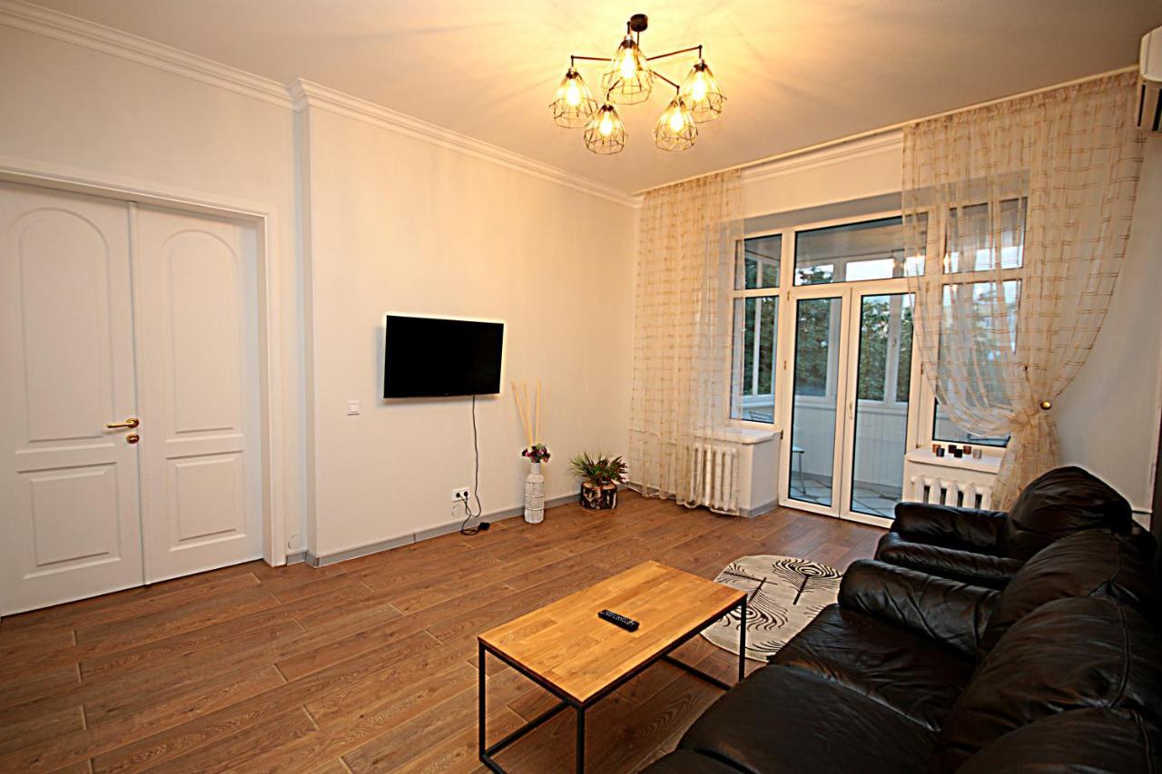 Inn Home Apartments In Kiev Center Bagian luar foto