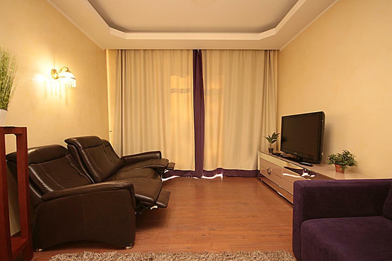 Inn Home Apartments In Kiev Center Bagian luar foto