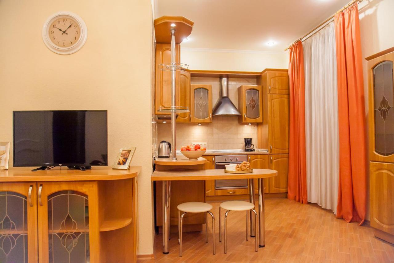 Inn Home Apartments In Kiev Center Bagian luar foto